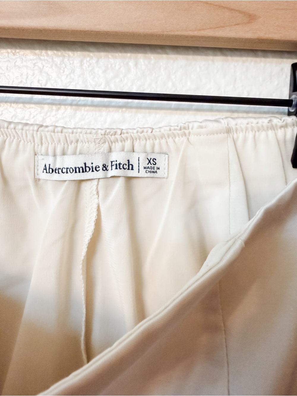 Abercrombie | satin skort - Picture 5 of 6